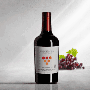 Kozlović Mediteran 2019 je aromatizirano crno vino